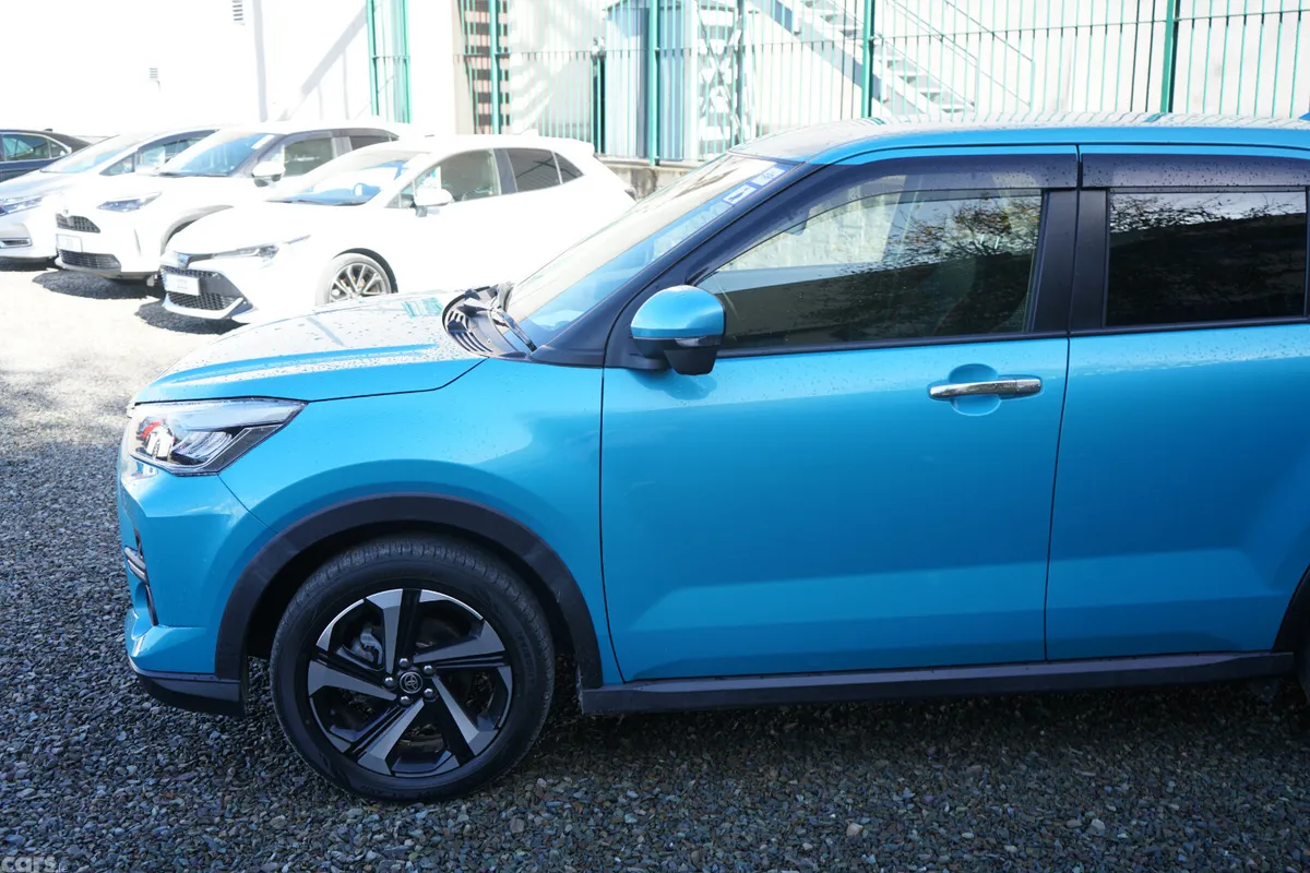 Toyota Raize SUV, Petrol Hybrid, 2022, Blue