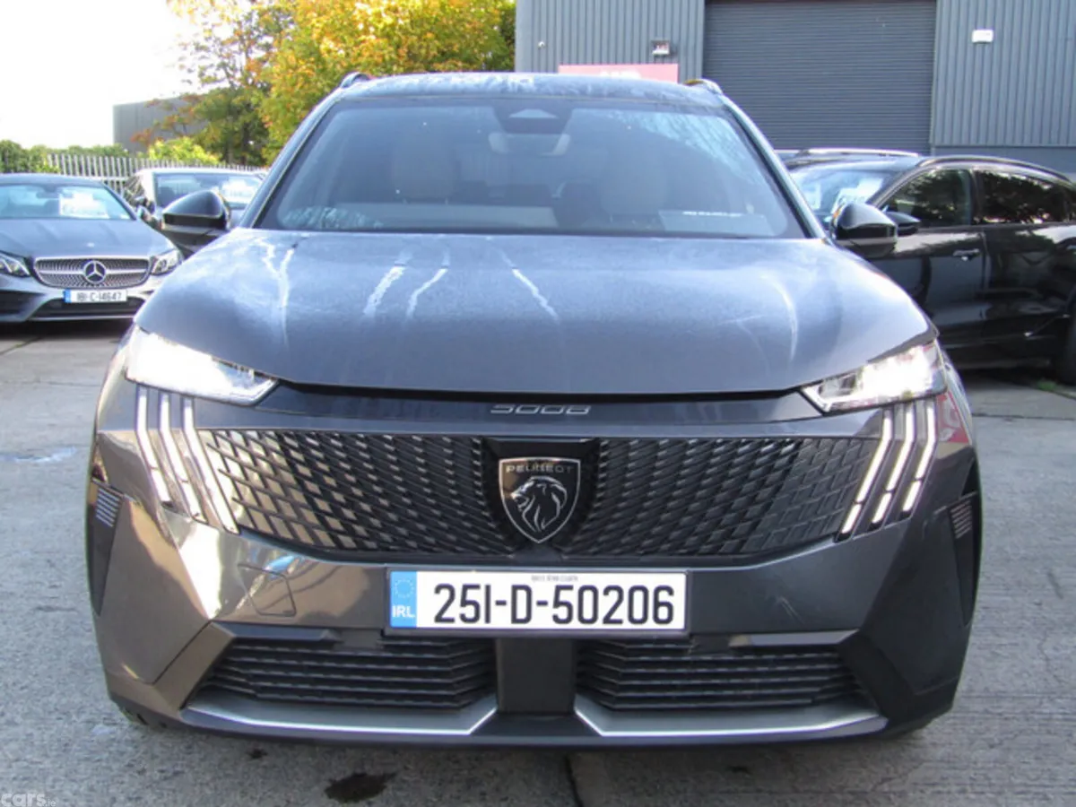 Peugeot 5008 MPV, Electric, 2025, Grey