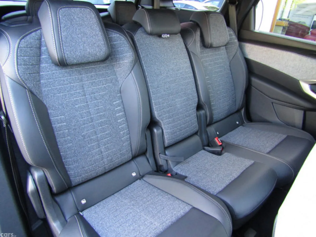 Peugeot 5008 MPV, Electric, 2025, Grey