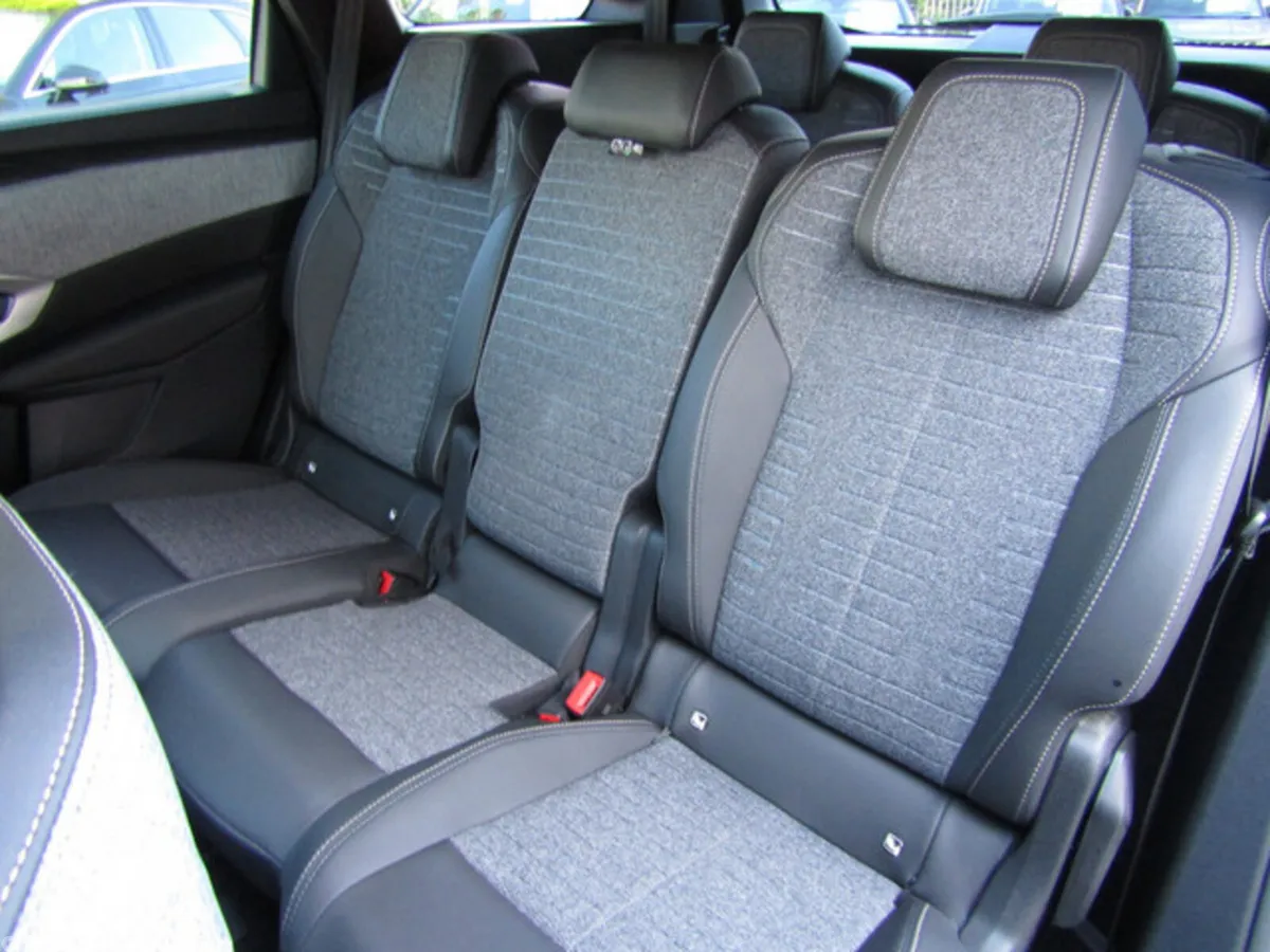Peugeot 5008 MPV, Electric, 2025, Grey