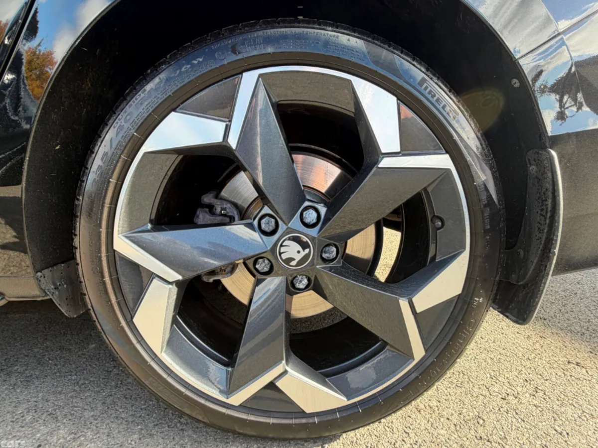Skoda Superb Saloon, Diesel, 2025, Black