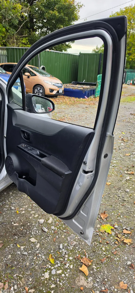 Toyota Vitz Hatchback, Petrol, 2014, Silver