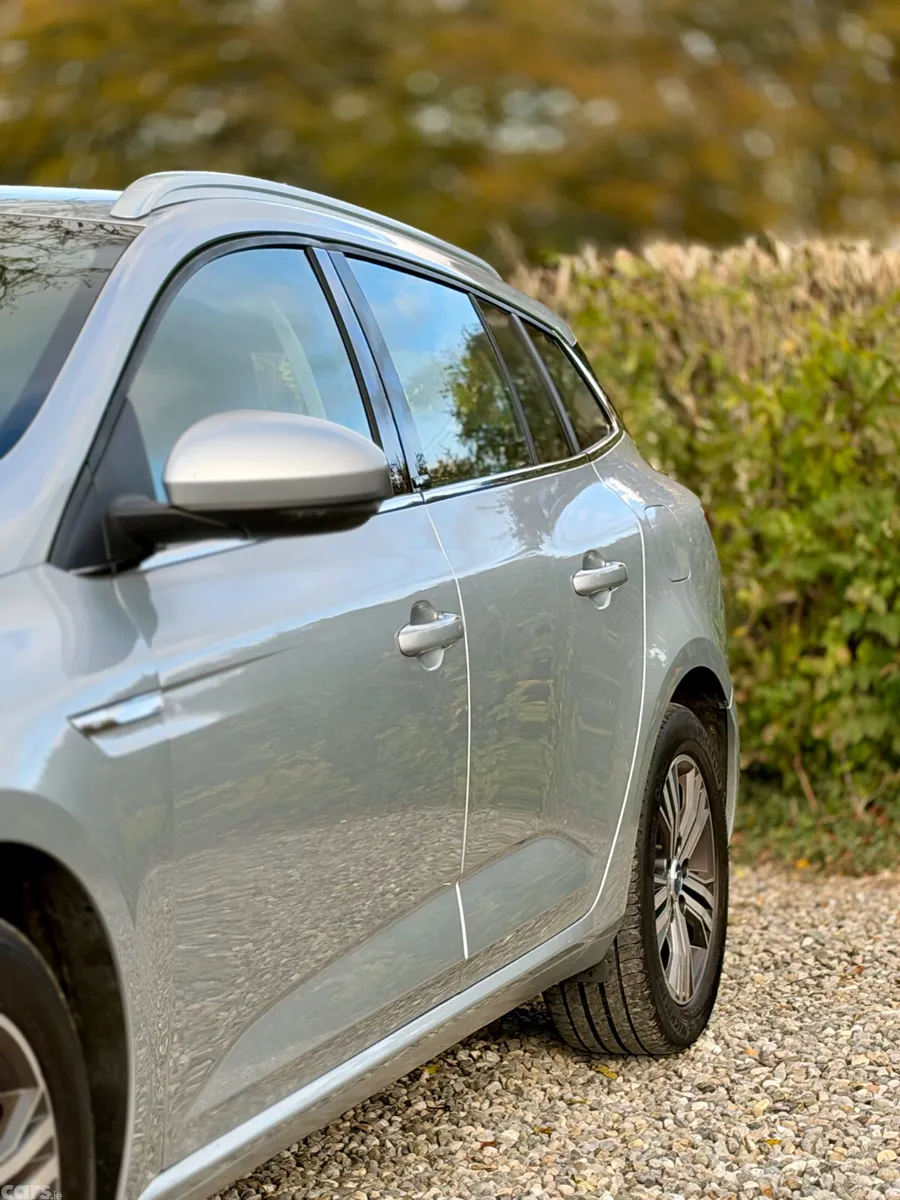 Renault Megane Estate, Petrol Plug-in Hybrid, 2021, Grey