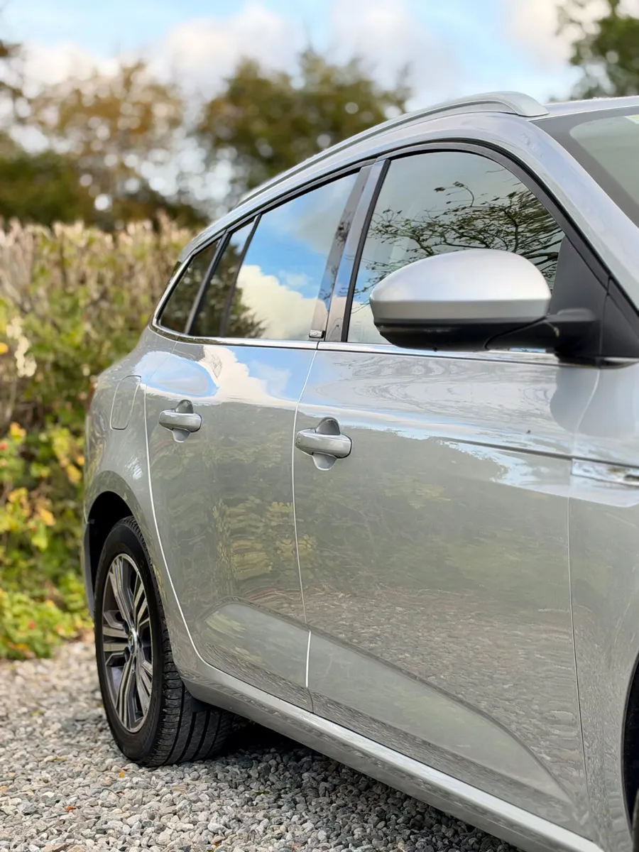 Renault Megane Estate, Petrol Plug-in Hybrid, 2021, Grey