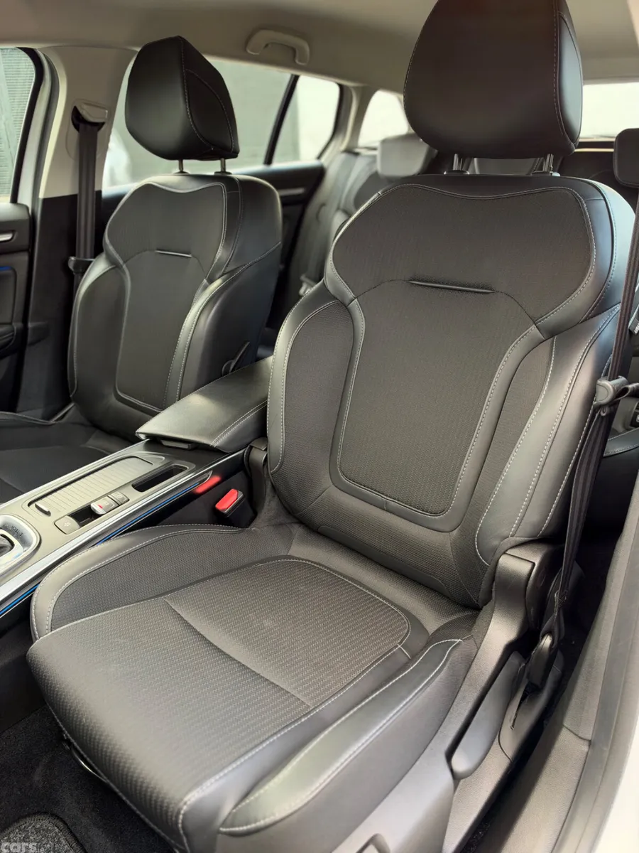 Renault Megane Estate, Petrol Plug-in Hybrid, 2021, Grey