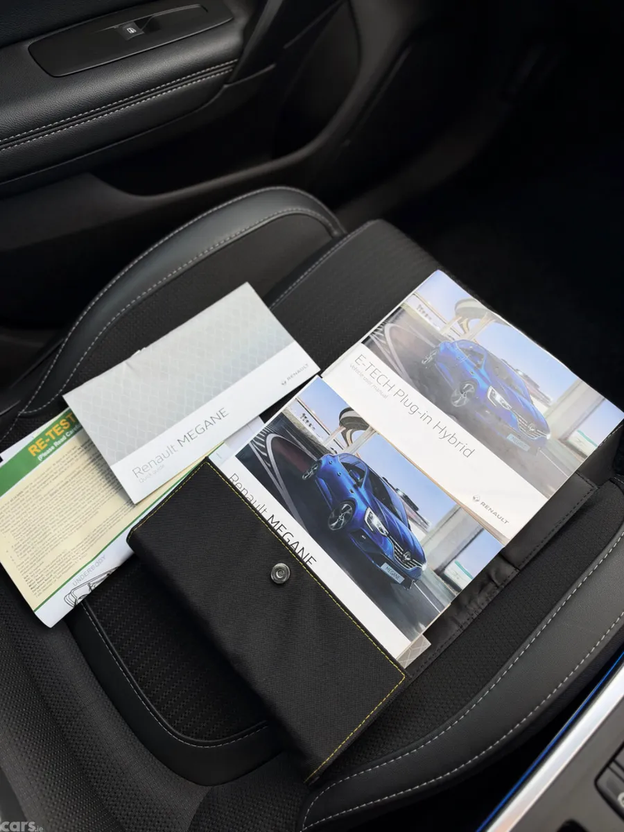 Renault Megane Estate, Petrol Plug-in Hybrid, 2021, Grey
