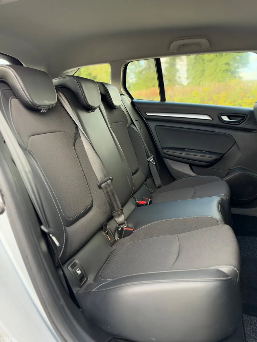 Renault Megane Estate, Petrol Plug-in Hybrid, 2021, Grey