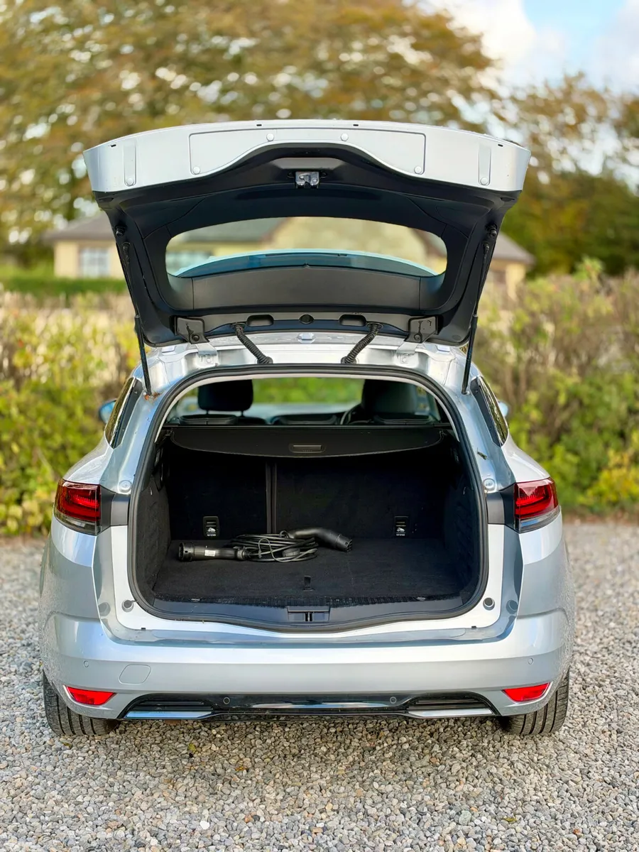 Renault Megane Estate, Petrol Plug-in Hybrid, 2021, Grey