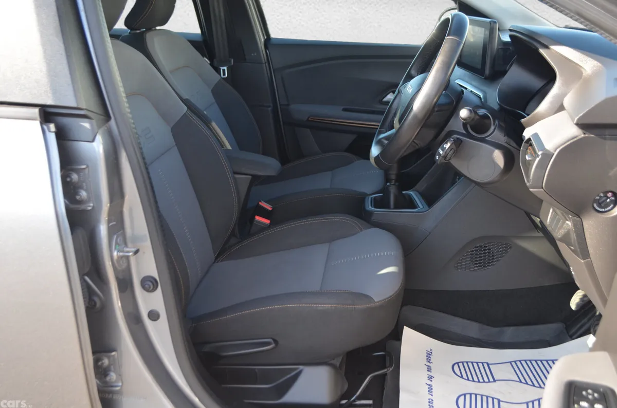 Dacia Jogger MPV, Petrol, 2024, Grey