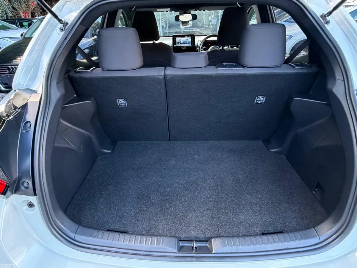Toyota Yaris Hatchback, Petrol Hybrid, 2022, White