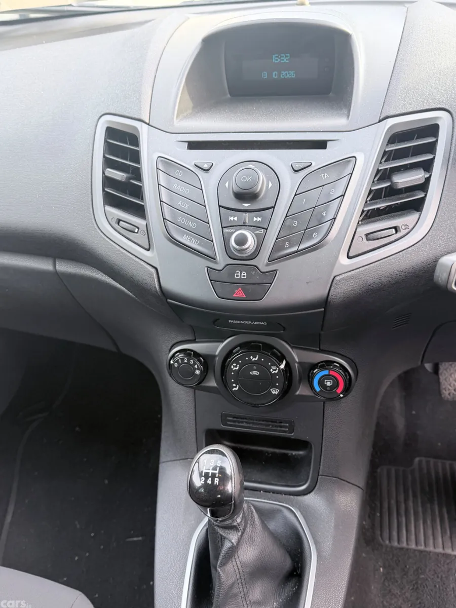 Ford Fiesta Hatchback, Petrol, 2013, Silver