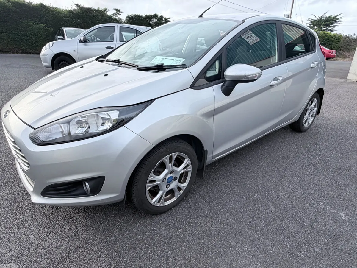Ford Fiesta Hatchback, Petrol, 2013, Silver