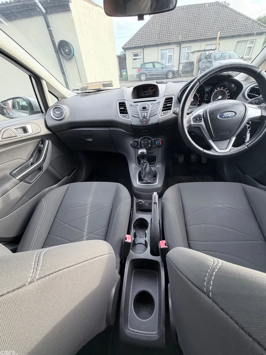 Ford Fiesta Hatchback, Petrol, 2013, Silver