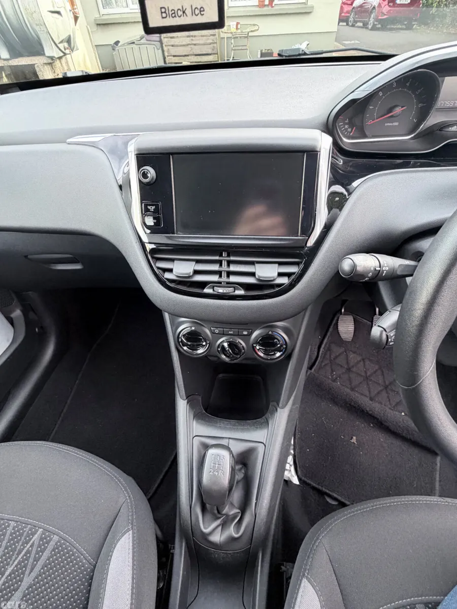 Peugeot 208 Hatchback, Petrol, 2013, Silver
