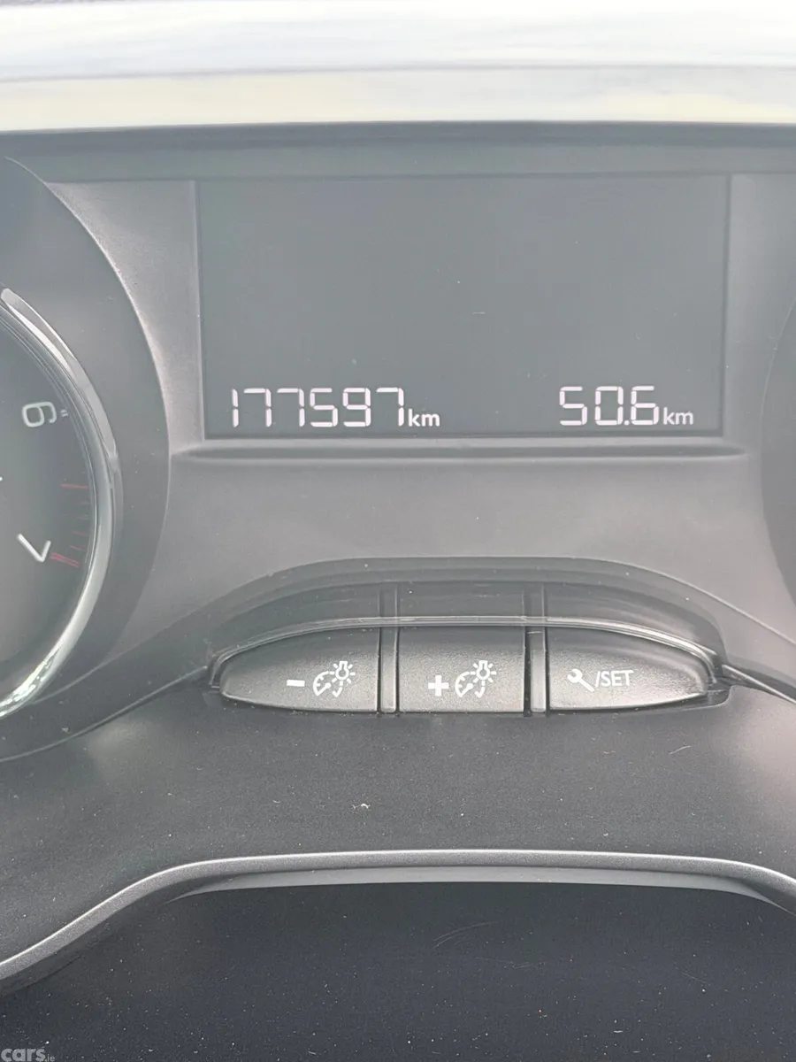 Peugeot 208 Hatchback, Petrol, 2013, Silver