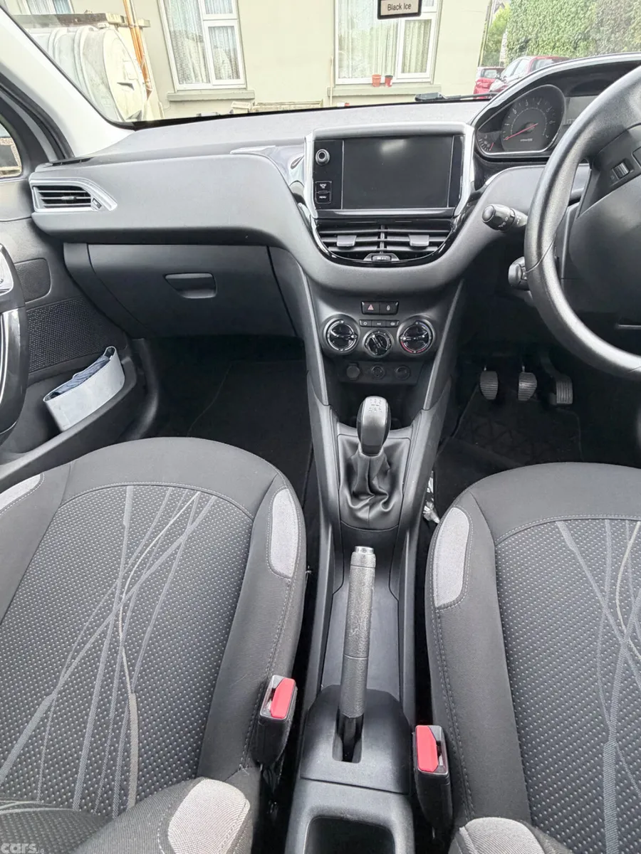 Peugeot 208 Hatchback, Petrol, 2013, Silver