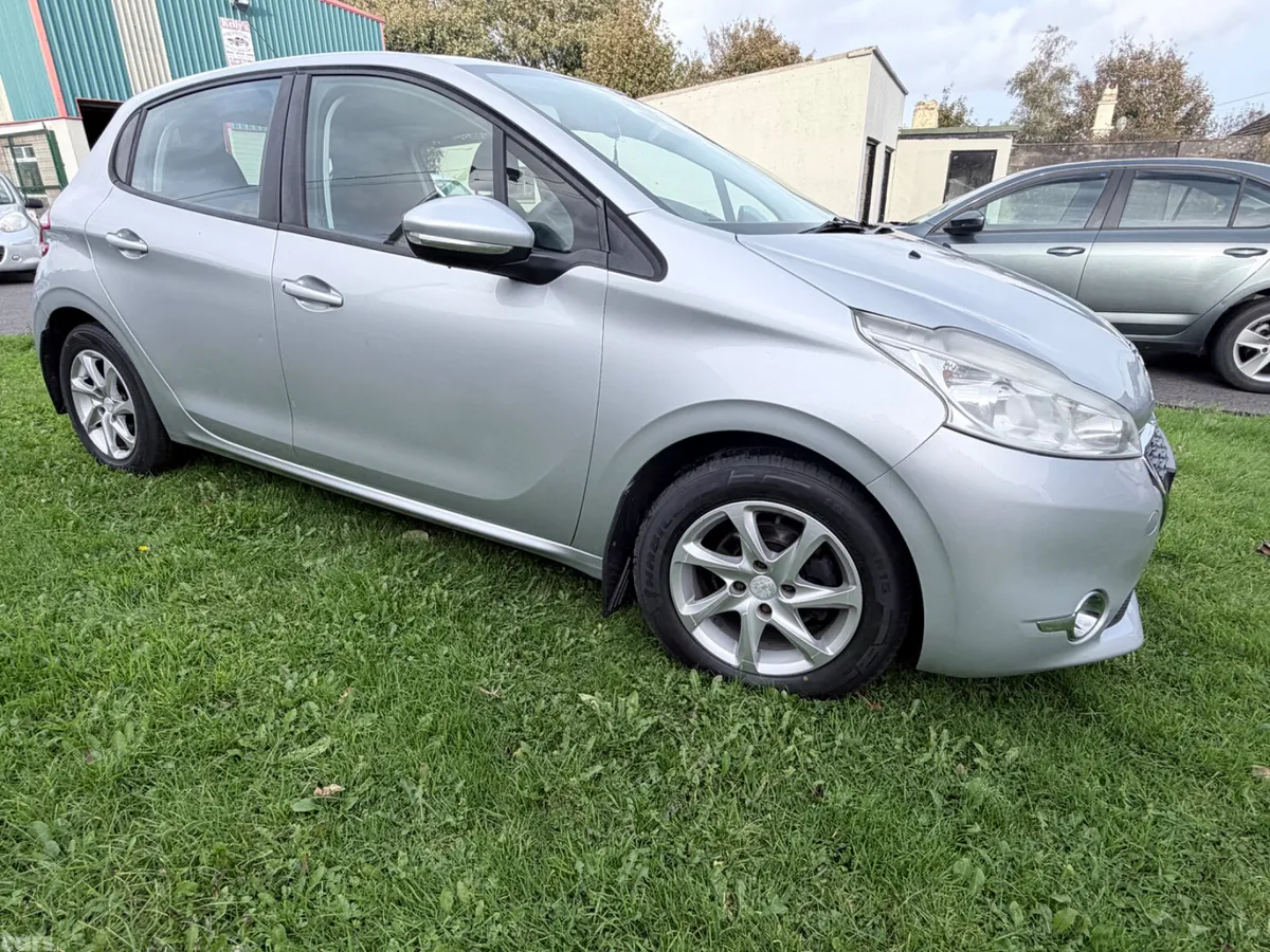 Peugeot 208 Hatchback, Petrol, 2013, Silver