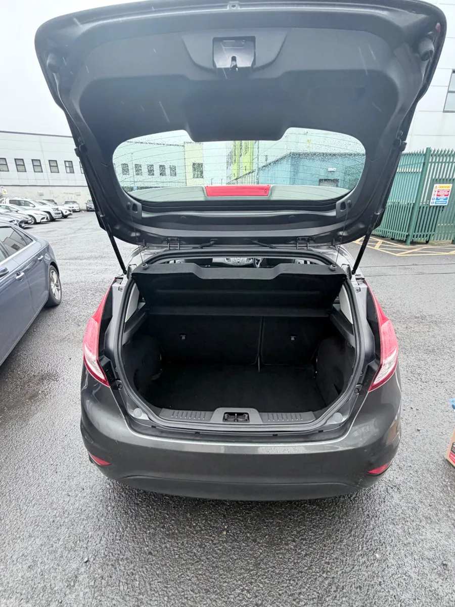 Ford Fiesta Hatchback, Petrol, 2016, Grey