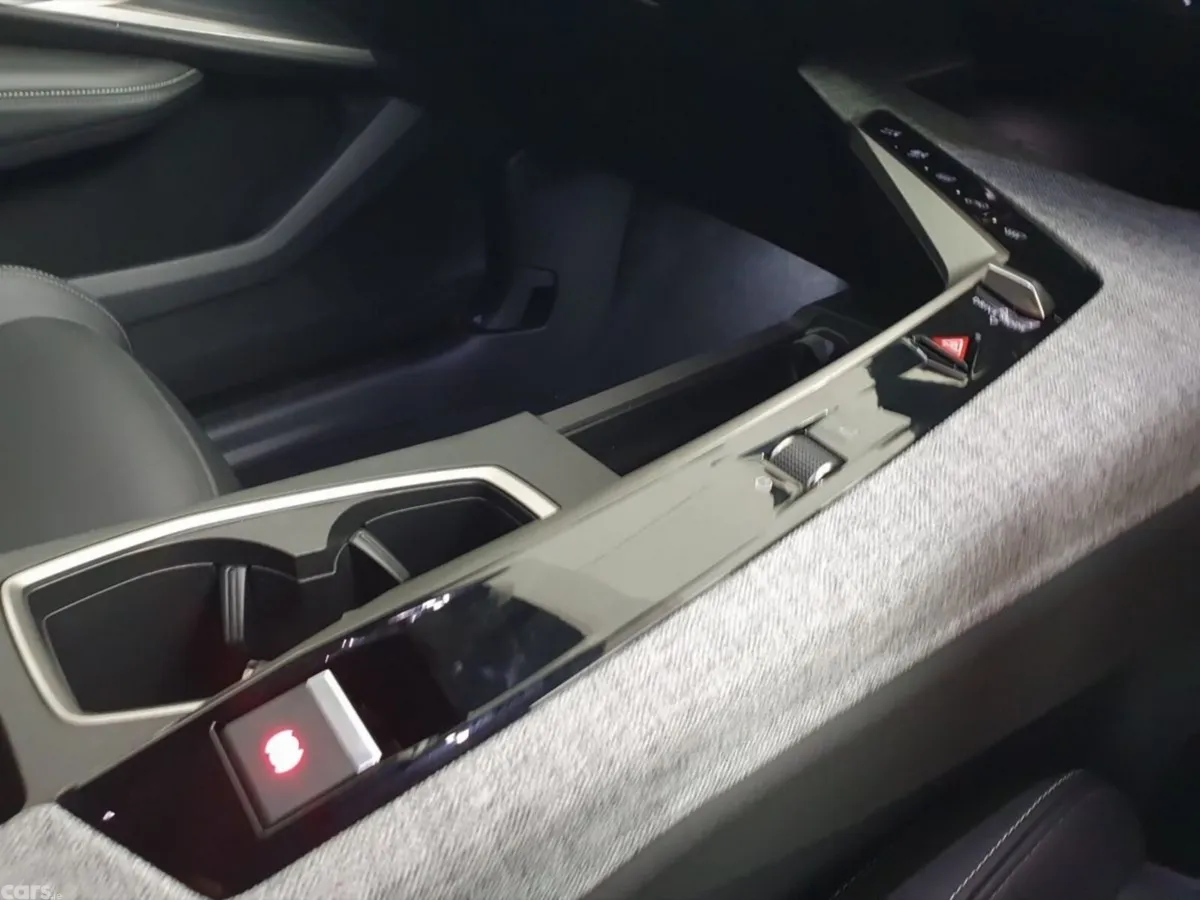 Peugeot 5008 SUV, Electric, 2026, Grey