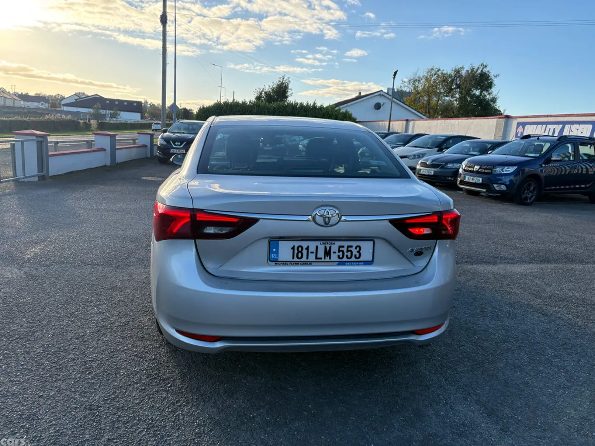 Toyota Avensis Saloon, Diesel, 2018, Silver