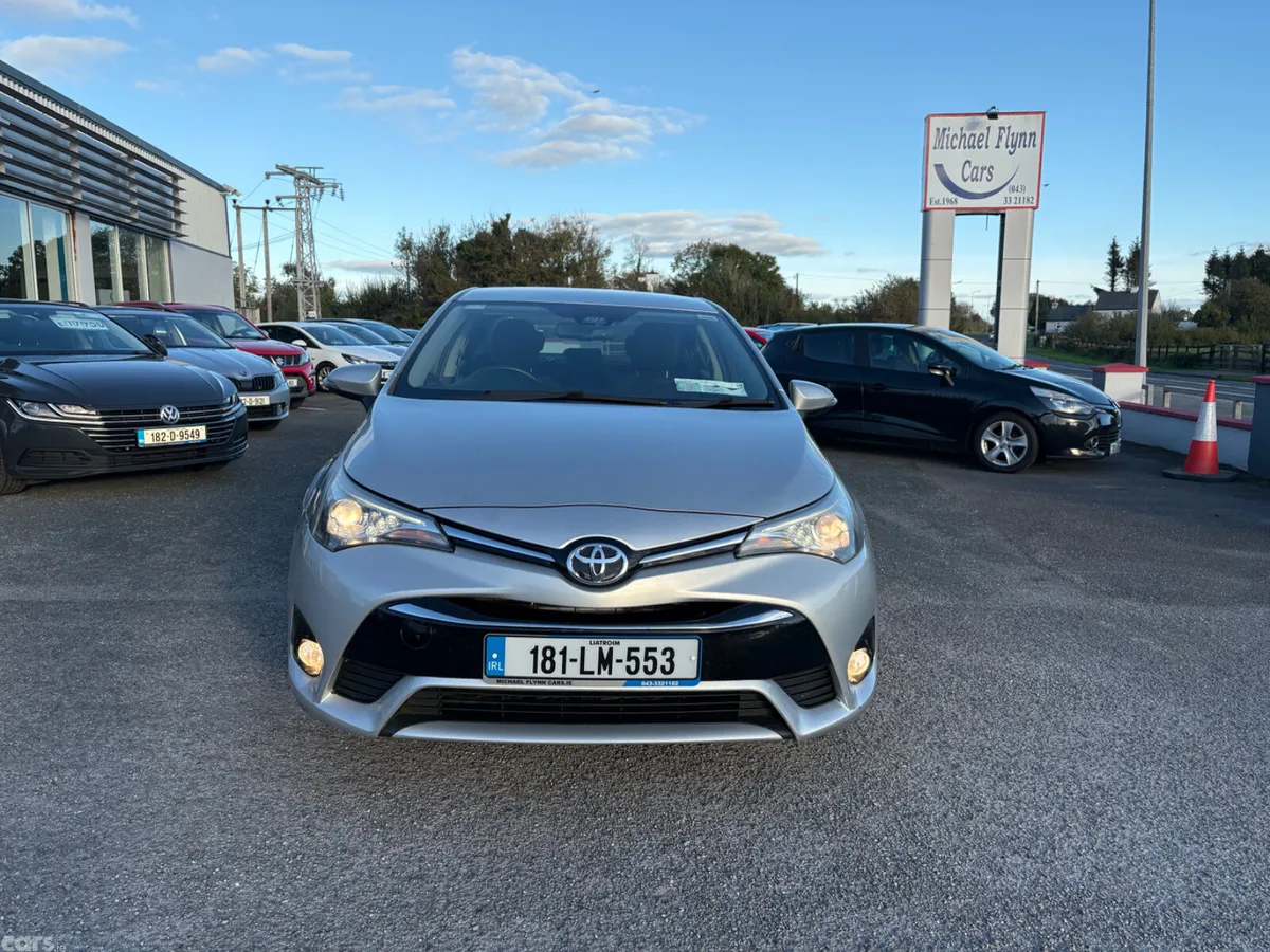 Toyota Avensis Saloon, Diesel, 2018, Silver