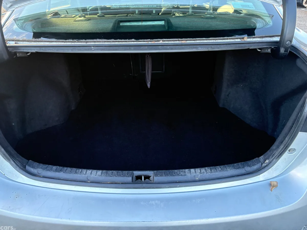 Toyota Avensis Saloon, Diesel, 2018, Silver