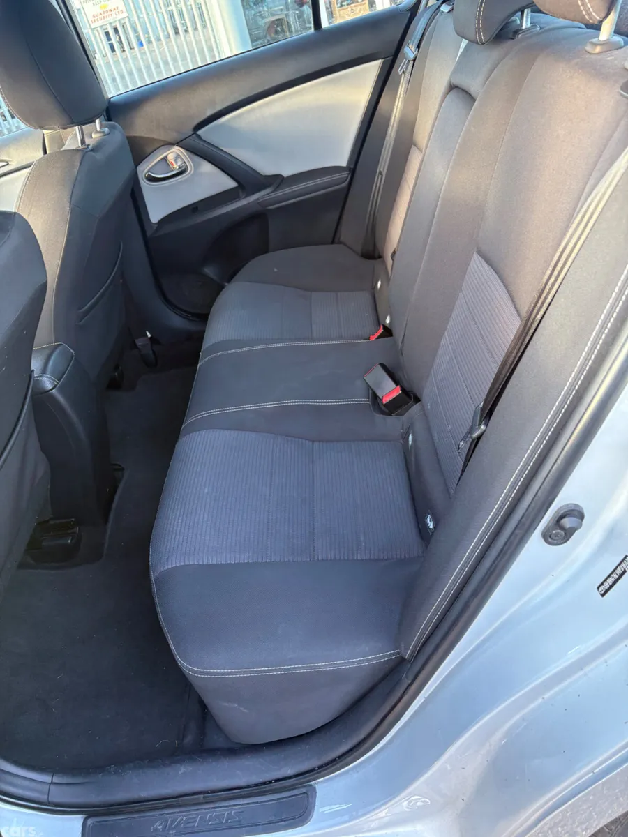 Toyota Avensis Saloon, Diesel, 2018, Silver