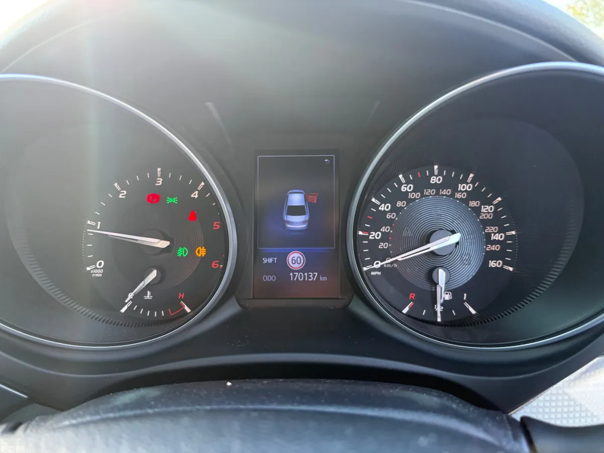Toyota Avensis Saloon, Diesel, 2018, Silver