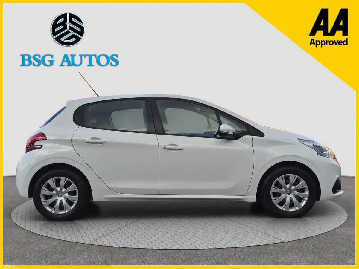Peugeot 208 Hatchback, Petrol, 2017, White