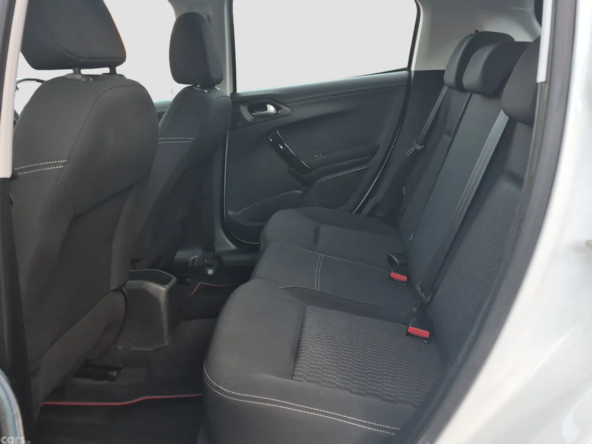 Peugeot 208 Hatchback, Petrol, 2017, White