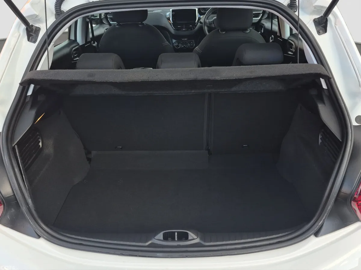 Peugeot 208 Hatchback, Petrol, 2017, White