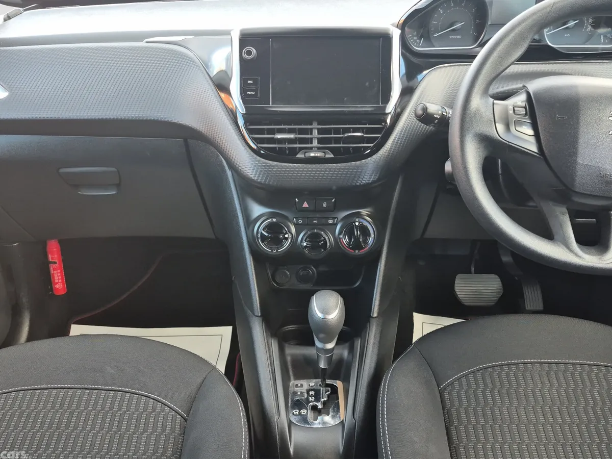 Peugeot 208 Hatchback, Petrol, 2017, White