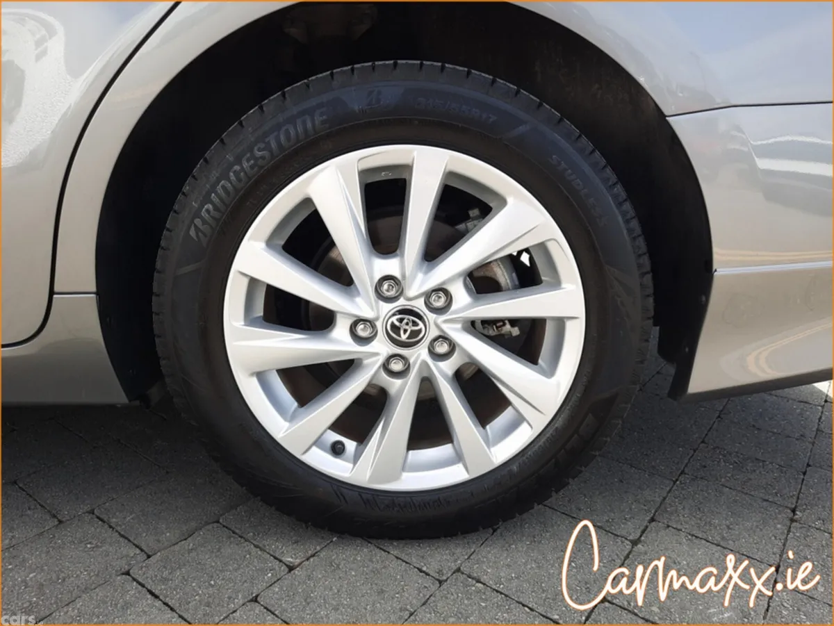 Toyota Camry Saloon, Petrol Hybrid, 2021, Grey