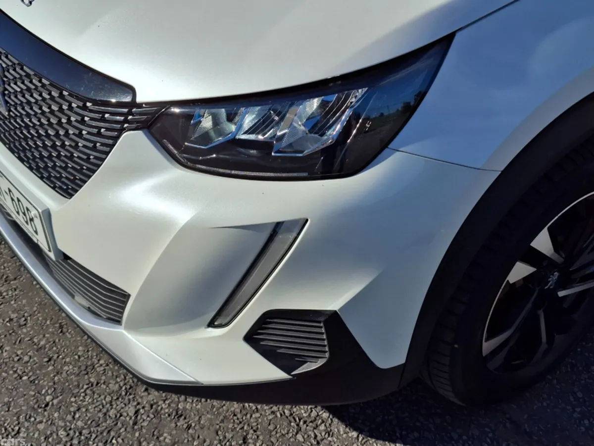 Peugeot 2008 MPV, Petrol, 2023, White