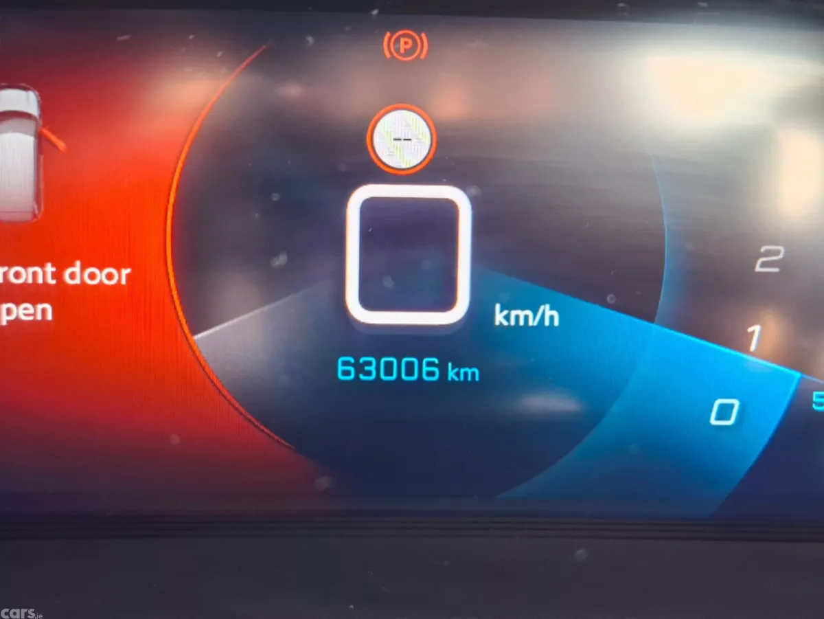 Peugeot 2008 MPV, Petrol, 2023, White
