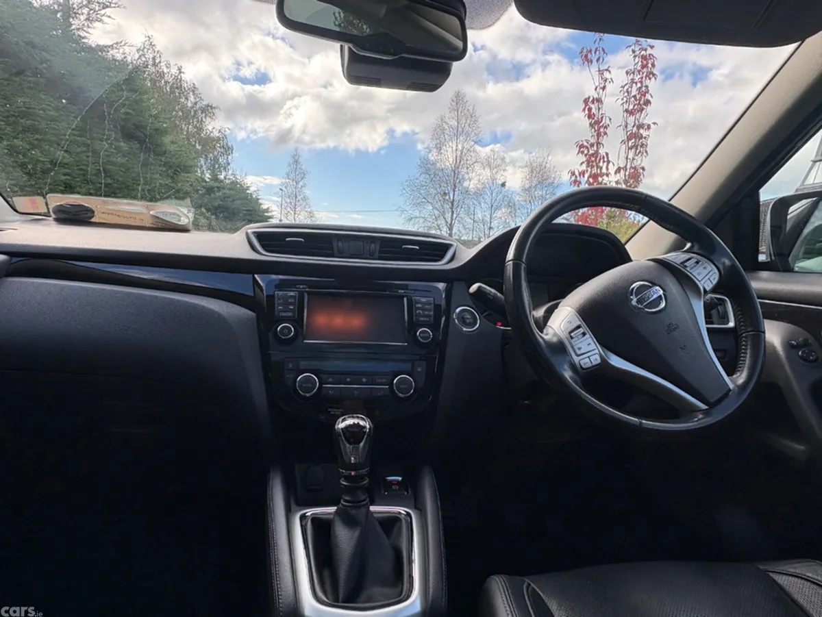 Nissan Qashqai MPV, Petrol, 2017, Black