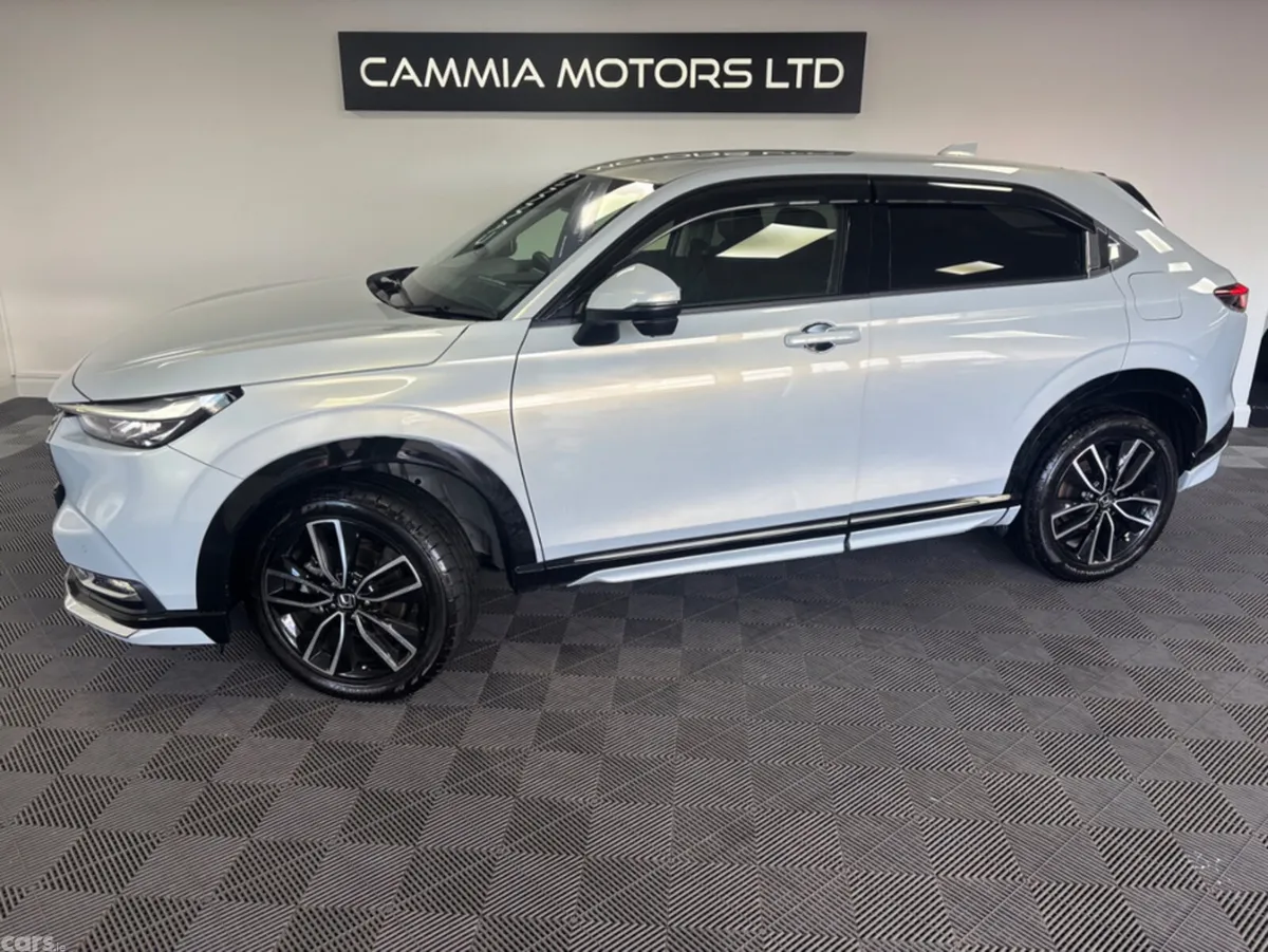 Honda Vezel SUV, Petrol Hybrid, 2022, White