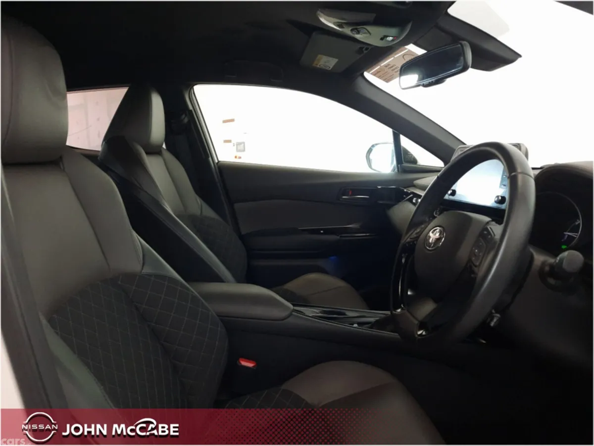 Toyota C-HR SUV, Petrol Hybrid, 2020, White