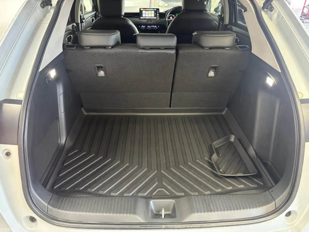 Honda Vezel SUV, Petrol Hybrid, 2022, White
