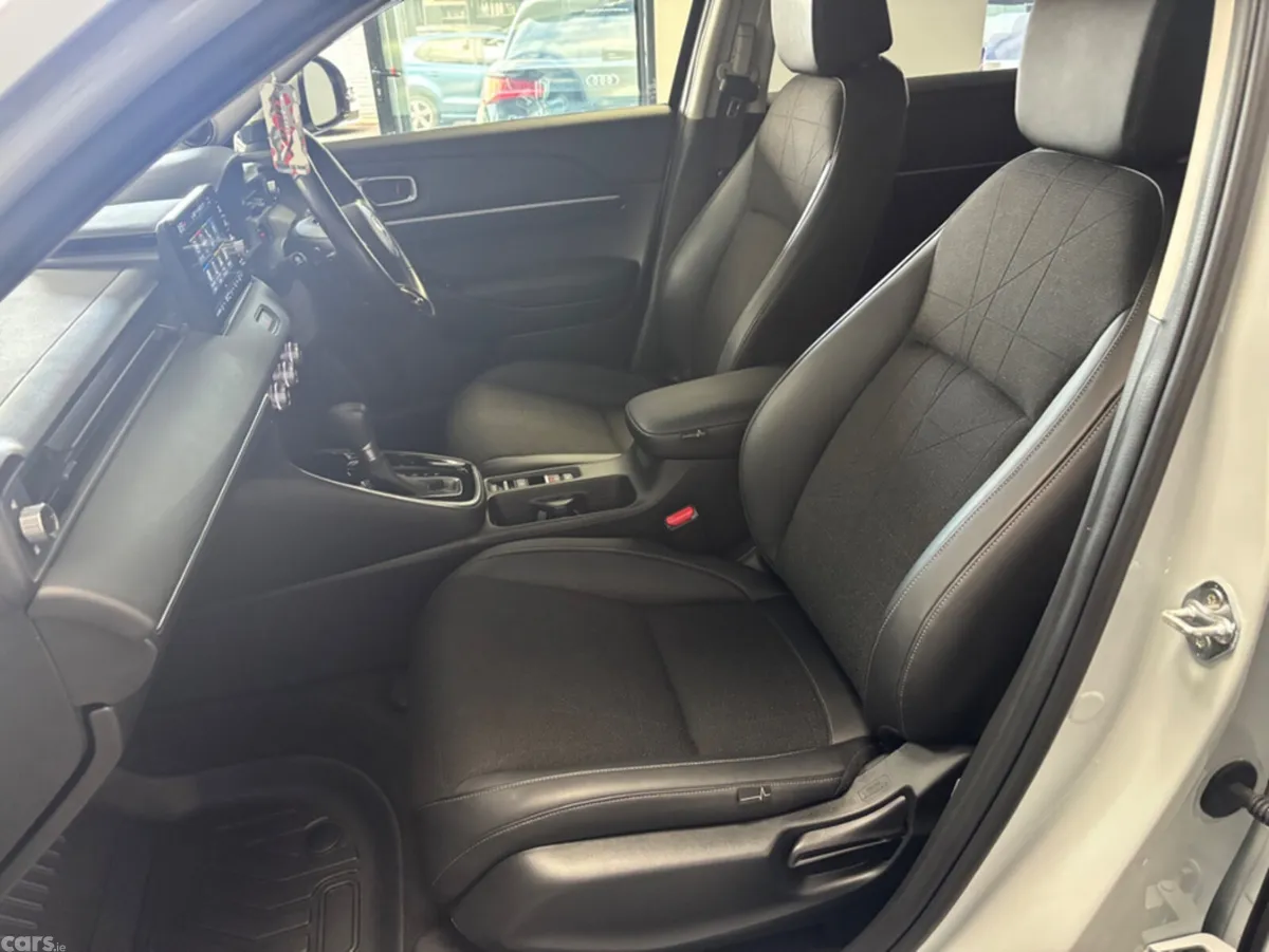 Honda Vezel SUV, Petrol Hybrid, 2022, White