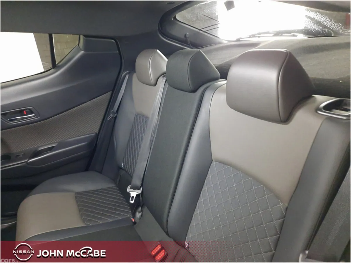 Toyota C-HR SUV, Petrol Hybrid, 2021, White