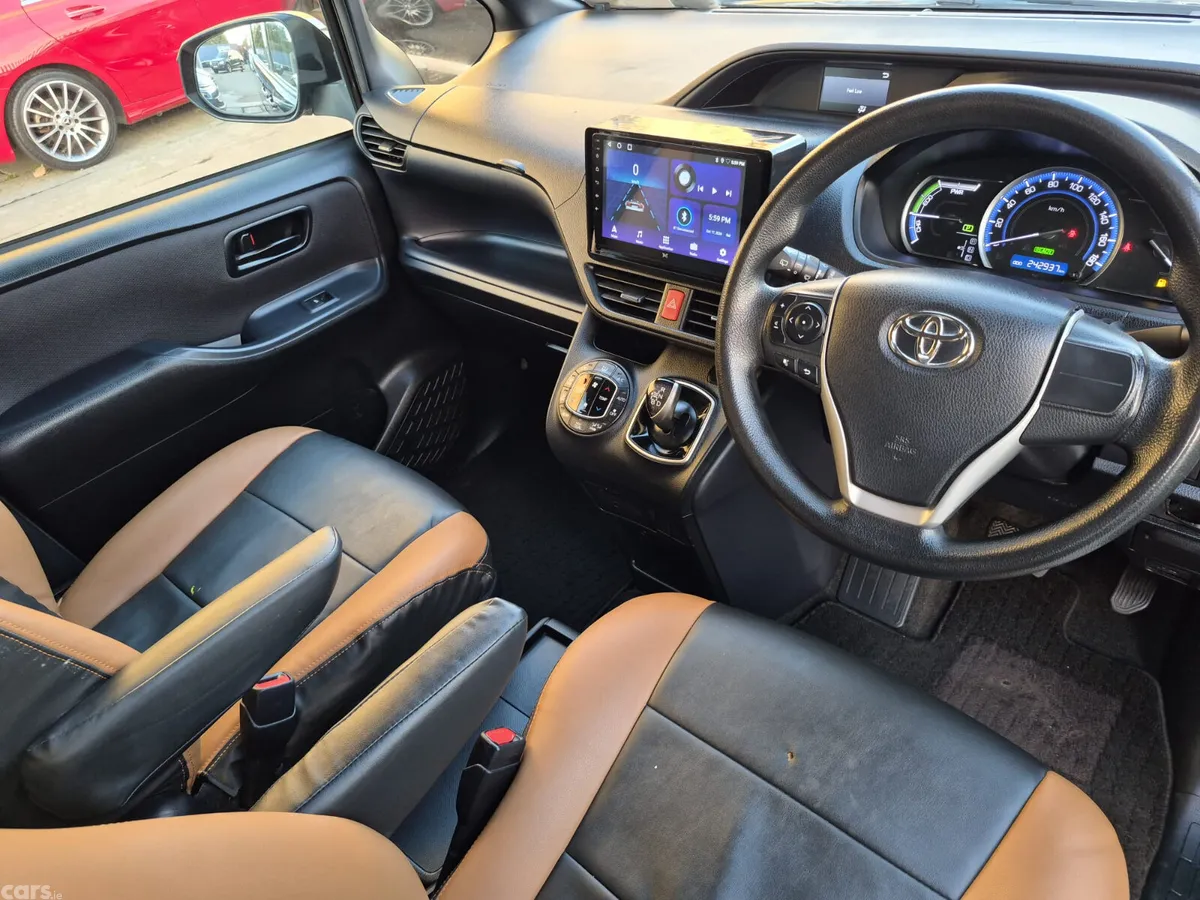 Toyota Noah MPV, Petrol Hybrid, 2016, Beige