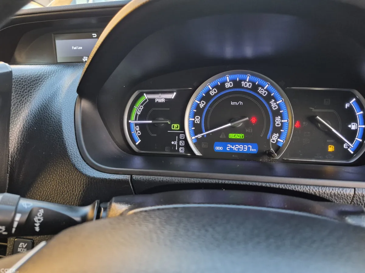 Toyota Noah MPV, Petrol Hybrid, 2016, Beige