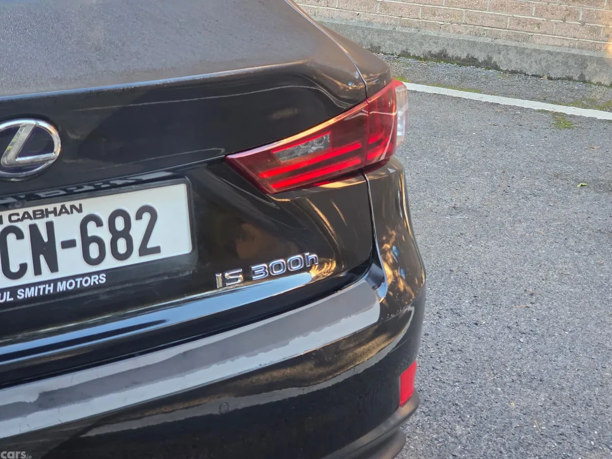 Lexus IS Saloon, Petrol Hybrid, 2015, Black