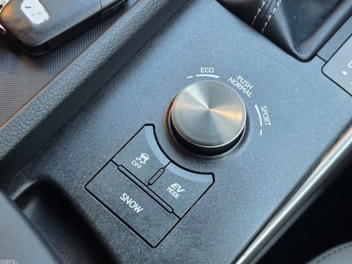 Lexus IS Saloon, Petrol Hybrid, 2015, Black
