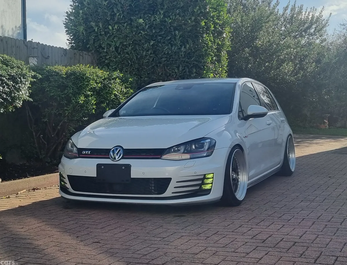 Volkswagen Golf Hatchback, Petrol, 2016, White