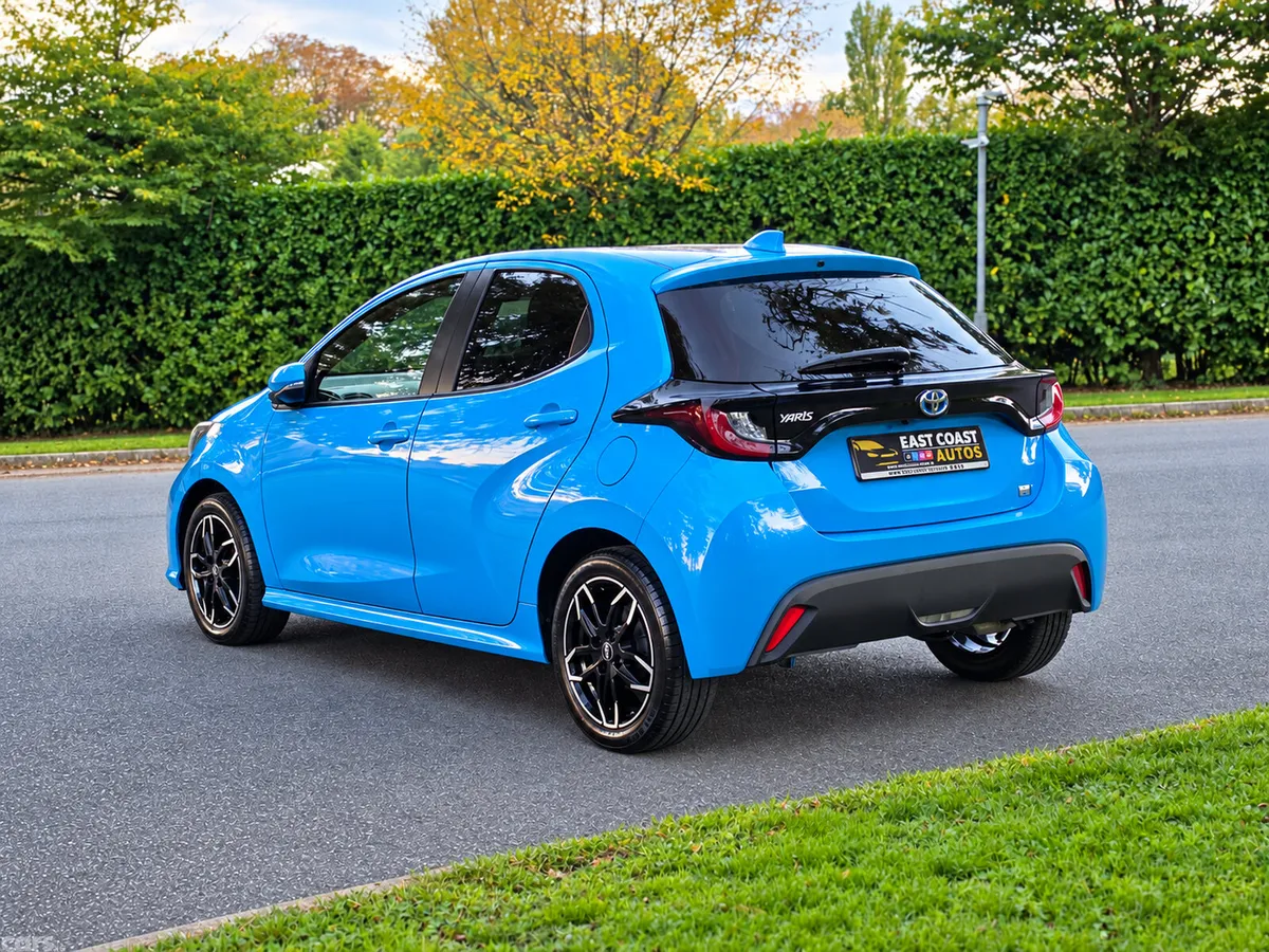 Toyota Yaris Hatchback, Petrol Hybrid, 2023, Blue