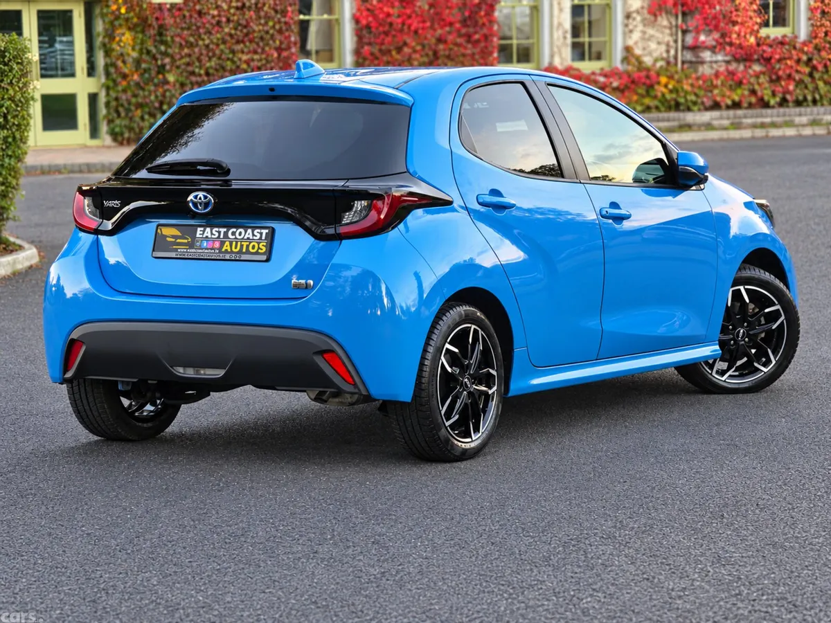 Toyota Yaris Hatchback, Petrol Hybrid, 2023, Blue