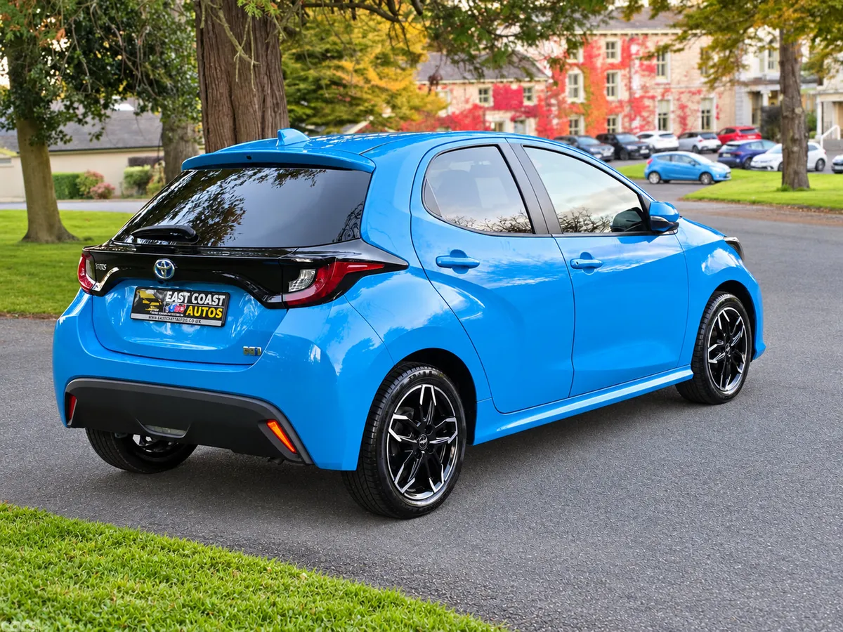 Toyota Yaris Hatchback, Petrol Hybrid, 2023, Blue