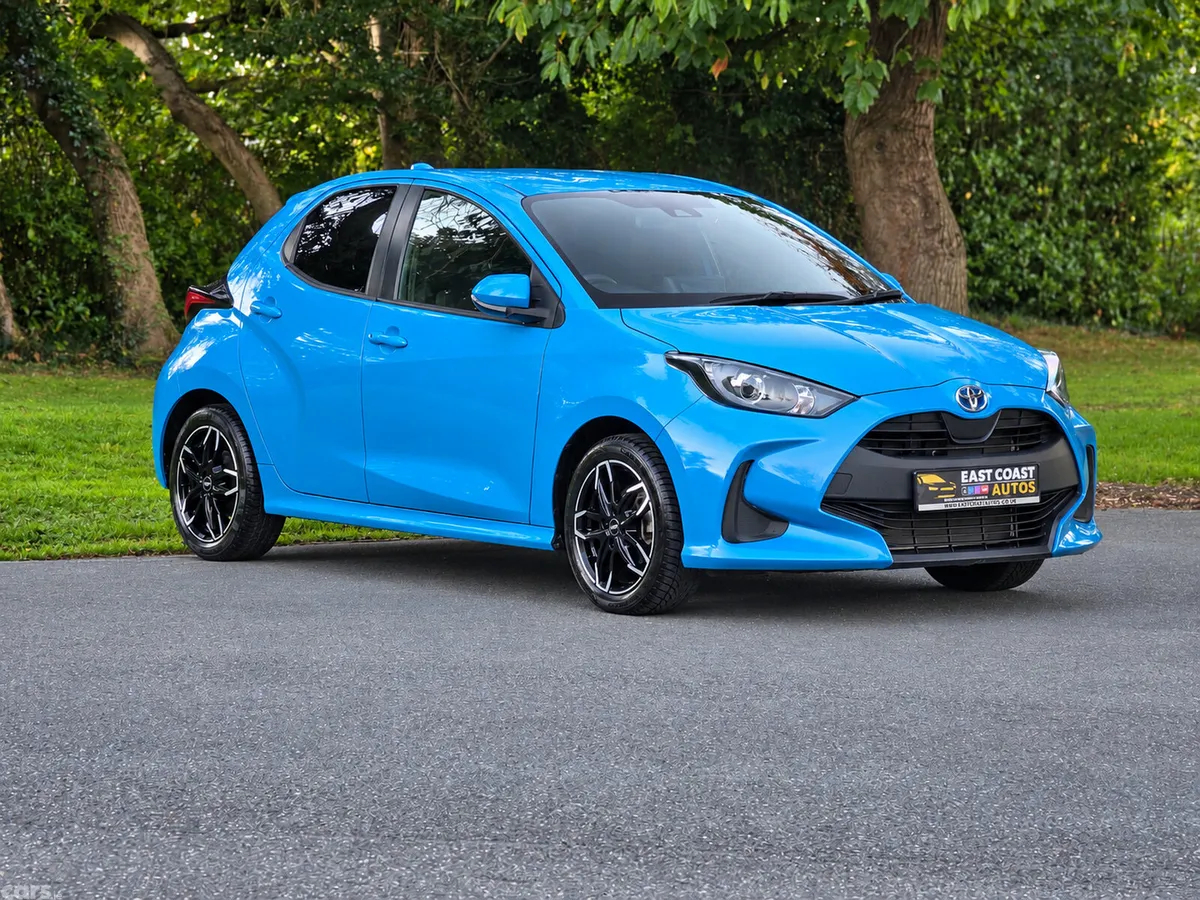 Toyota Yaris Hatchback, Petrol Hybrid, 2023, Blue